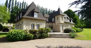 5 bedroom house in Louvie-Juzon, France