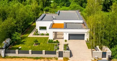 5 room house in gmina Halinow, Poland