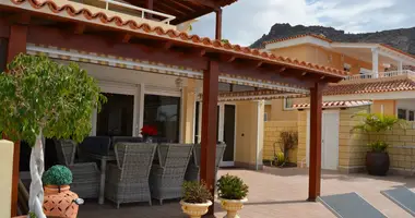 Villa 3 bedrooms with Swimming pool, with Garage, with Garden in Adeje, Spain