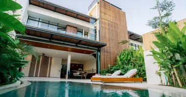 Villa 3 chambres avec Fenêtres double vitrage, avec Balcon, avec Meublesd dans Canggu, Indonésie