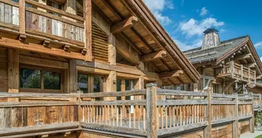 Chalet 6 bedrooms with Furniture, with Parking, with Wi-Fi in Les Allues, France