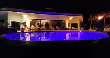 Villa  mit Möbliert, mit Klimaanlage, mit Meerblick in Paquera, Costa Rica