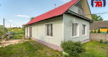 Haus in Ciurliouski siel ski Saviet, Weißrussland