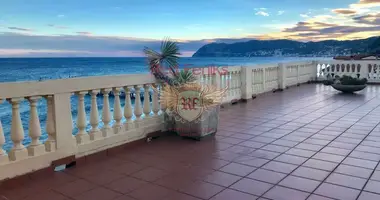 3 bedroom apartment in Alassio, Italy