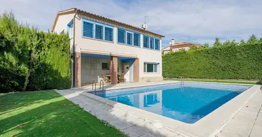 Villa 4 bedrooms in Lloret de Mar, Spain
