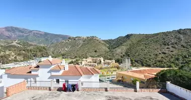 Szeregowiec  z parking, z Klimatyzator, z Widok na góry w Almansa, Hiszpania