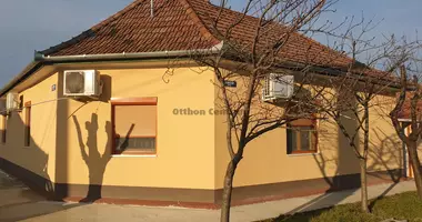 Dom 5 pokojów w Cegled, Węgry