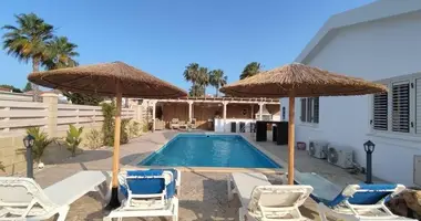 Bungalow 3 bedrooms in Dromolaxia - Meneou Municipality, Cyprus