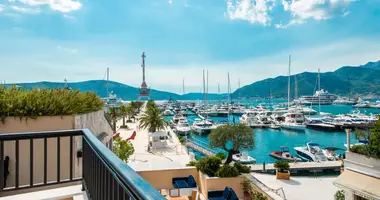 Apartamento 4 habitaciones en Tivat, Montenegro