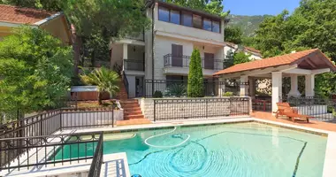Villa 4 bedrooms with By the sea in durici, Montenegro