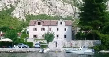 Villa  mit Meerblick, mit Yard in Dobrota, Montenegro