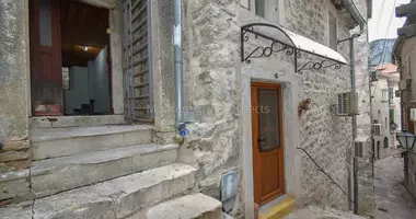 Квартира 4 спальни в Биела, Черногория