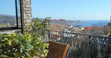 3 bedroom apartment in Sanremo, Italy