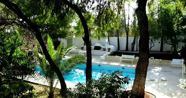 Villa 1 Zimmer mit Schwimmbad, mit Bergblick, mit Stadtblick in Paiania, Griechenland
