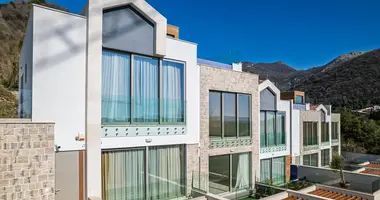 2 bedroom house in Gornja Lastva, Montenegro