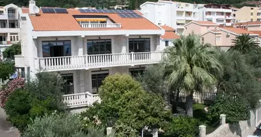 Villa 5 bedrooms with Elevator, with Air conditioner, with Video surveillance in Petrovac, Montenegro