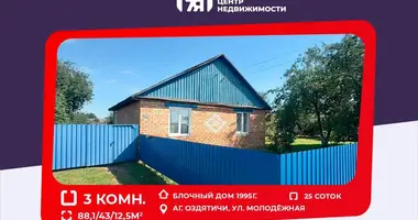 Casa en Ozdyatichi, Bielorrusia