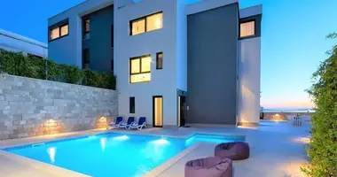 Villa 4 bedrooms in Podstrana, Croatia