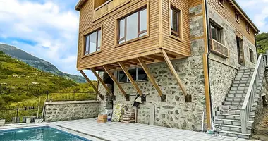 Reihenhaus 7 Zimmer mit Balkon, mit Bergblick, mit Zentralheizung in Ortakoey, Türkei