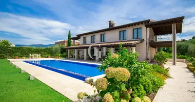 Villa 5 bedrooms with road in Bardolino, Italy