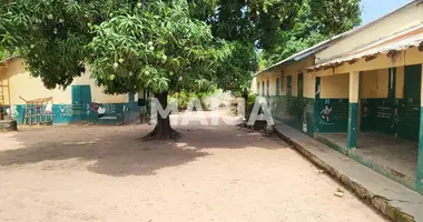 Mieszkanie 7 pokojów w Sarapateh, Gambia