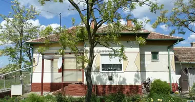 2 room house in Nagyivan, Hungary