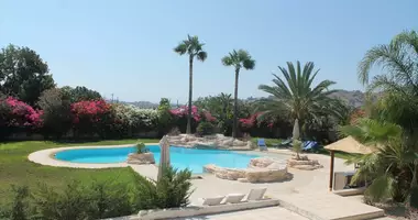 Вилла 6 комнат  с видом на море, с бассейном, с видом на горы в Церковное Сообщество, Кипр
