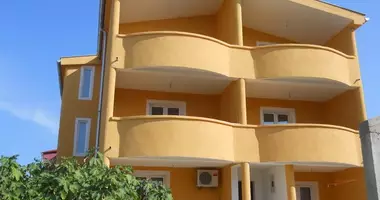 Casa 9 habitaciones en Dobra Voda, Montenegro