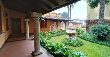 Reihenhaus 6 zimmer mit Veranda, mit Straße in Griante, Italien