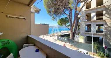 Apartamento 1 habitacion con Vistas al mar en Tivat, Montenegro