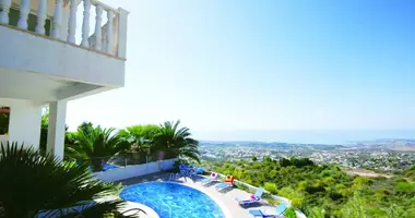 Вилла 4 комнаты  с видом на море, с бассейном, с видом на город в Катикас, Кипр