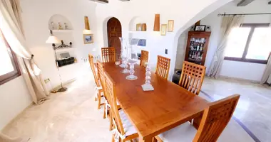 4 bedroom house in Calp, Spain