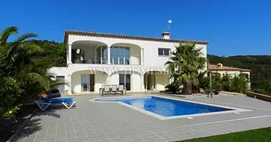 Villa 4 bedrooms with Furnitured, with Air conditioner, with Garage in Spain