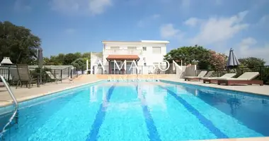 5 bedroom house in Kissonerga, Cyprus