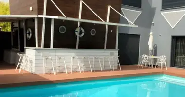 7 bedroom house in Kolossi Municipality, Cyprus