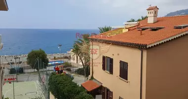2 bedroom apartment in Ospedaletti, Italy