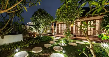 Villa  mit Balkon, mit Möbliert, mit Klimaanlage in Sayan, Indonesien
