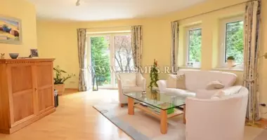 Villa 6 bedrooms with Garage, with Garden, with Yes in Hamburg, Germany