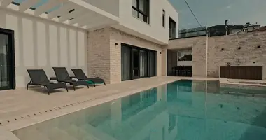 Villa 3 chambres avec Climatiseur, avec parkovka, avec Rénové dans Sarigerme, Turquie