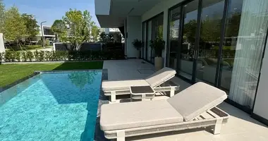 Villa 4 bedrooms with Balcony, with Furnitured, with Air conditioner in Pattaya, Thailand