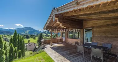 Dom drewniany w stylu górskim w Stadt Kitzbuehel, Austria