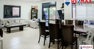 Villa 5 rooms in Bat Yam, Israel