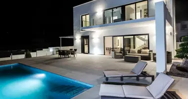 Villa 3 chambres avec parkovka parking, avec Près des parcs, avec Approvisionnement central en eau dans Denia, Espagne