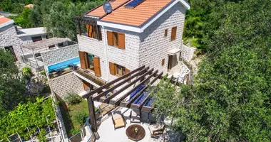 Villa  mit Garage in Rijeka-Rezevici, Montenegro