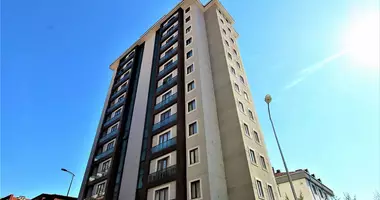 3 room apartment with balcony, with parking, with with repair in Uemraniye, Turkey