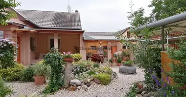 Dom 3 pokoi w Hajduboeszoermeny, Węgry