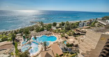 Appartement 3 chambres dans Koinoteta Agiou Tychona, Chypre