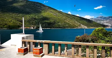 Casa 10 habitaciones en Lepetane, Montenegro