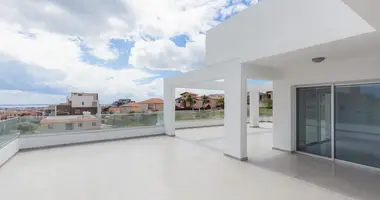 Ático 3 habitaciones en Demos Agiou Athanasiou, Chipre