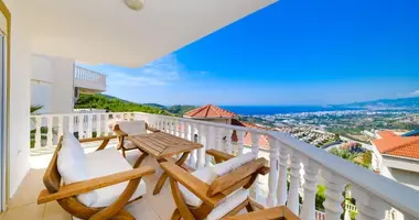 Villa 4 bedrooms in Alanya, Turkey